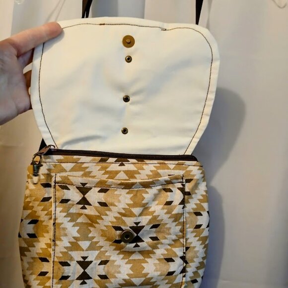 New Pleather trim Southwestern Crossbody Bag Purse Brown Mustard Chevron Sling - Picture 6 of 11